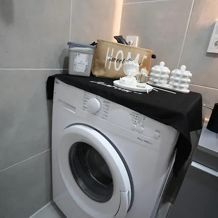 Tram 1 Min!modern,comfortable شقة