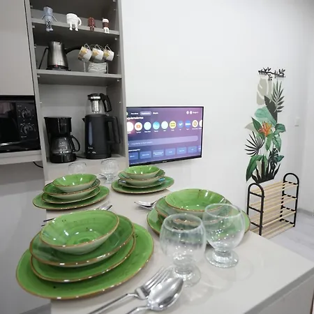 Tram 1 Min!modern,comfortable شقة