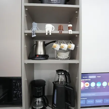 Tram 1 Min!modern,comfortable דירה *