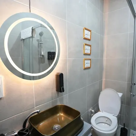 Tram 1 Min!modern,comfortable דירה *